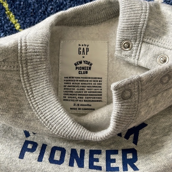 Gap New York One Piece Shorty Fleece Romper - Picture 2 of 4